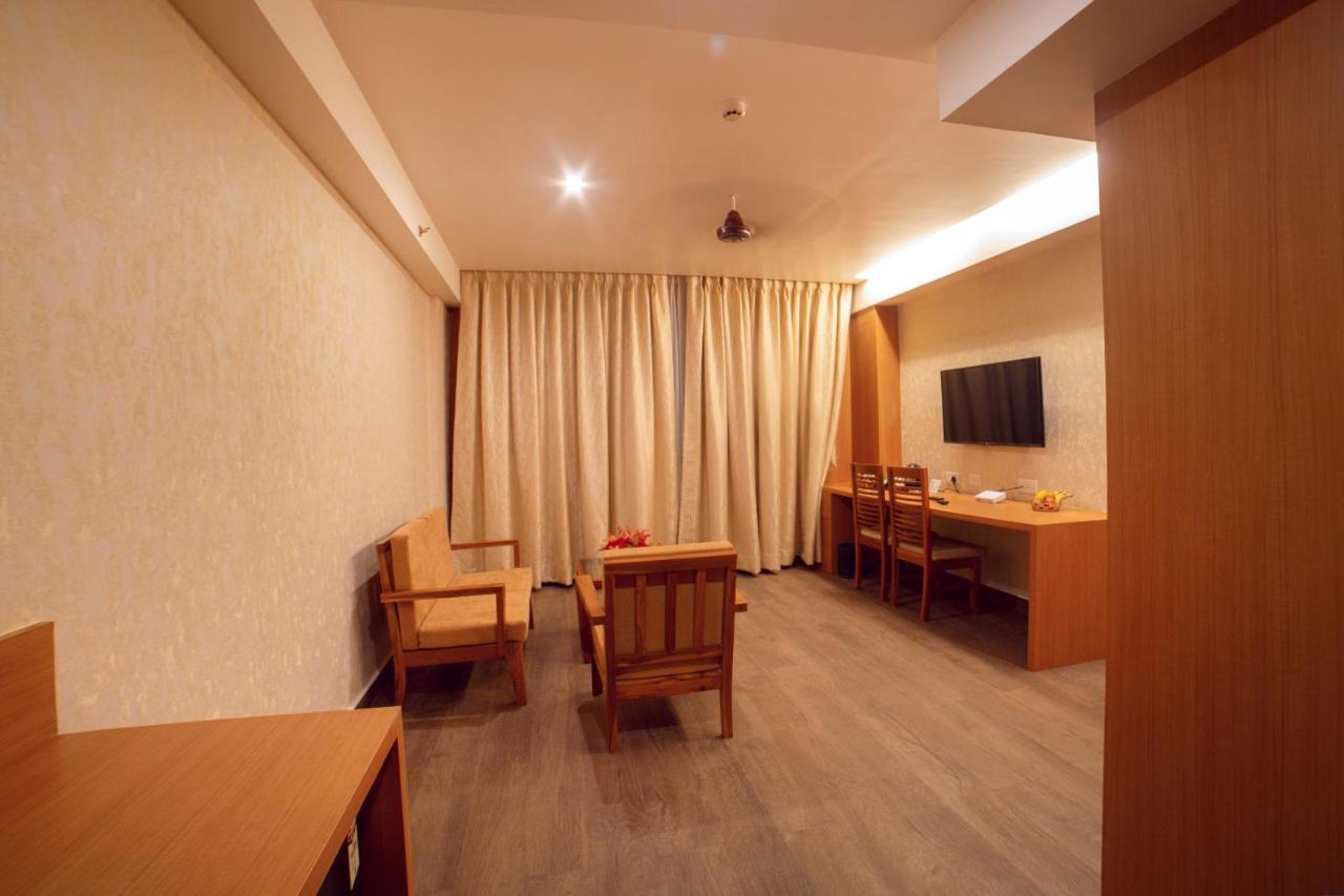Abhyagama Hotel ดีกา ภายนอก รูปภาพ