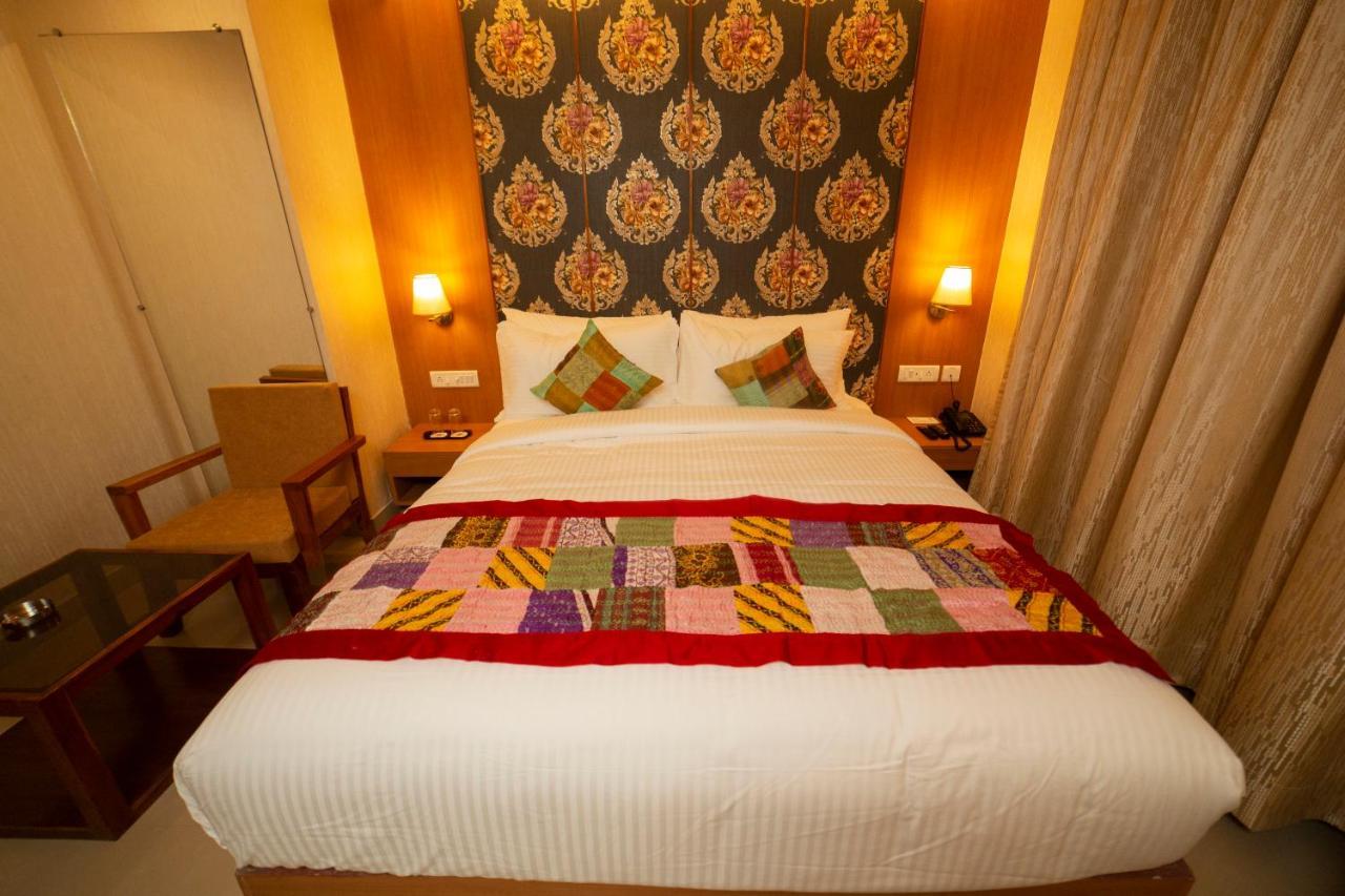 Abhyagama Hotel ดีกา ภายนอก รูปภาพ