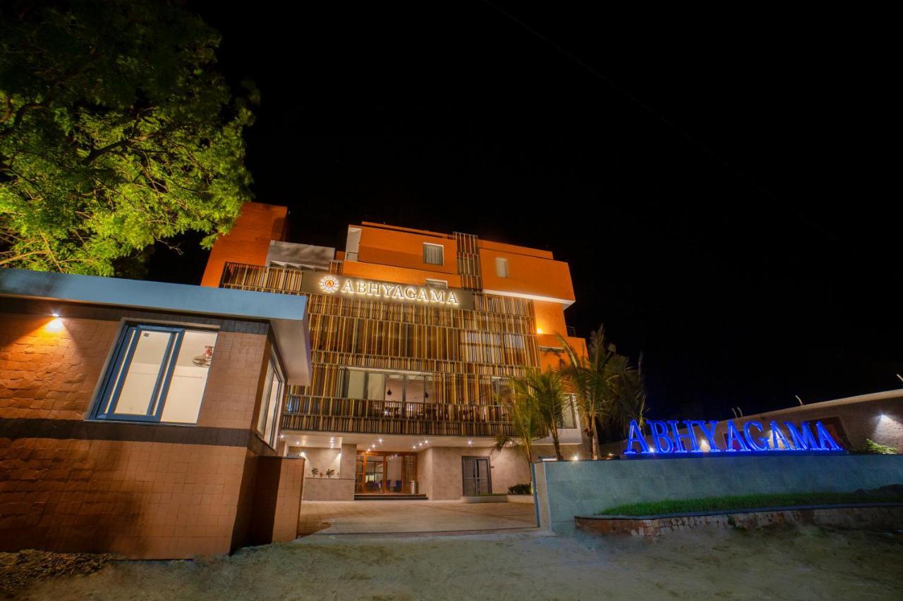 Abhyagama Hotel ดีกา ภายนอก รูปภาพ