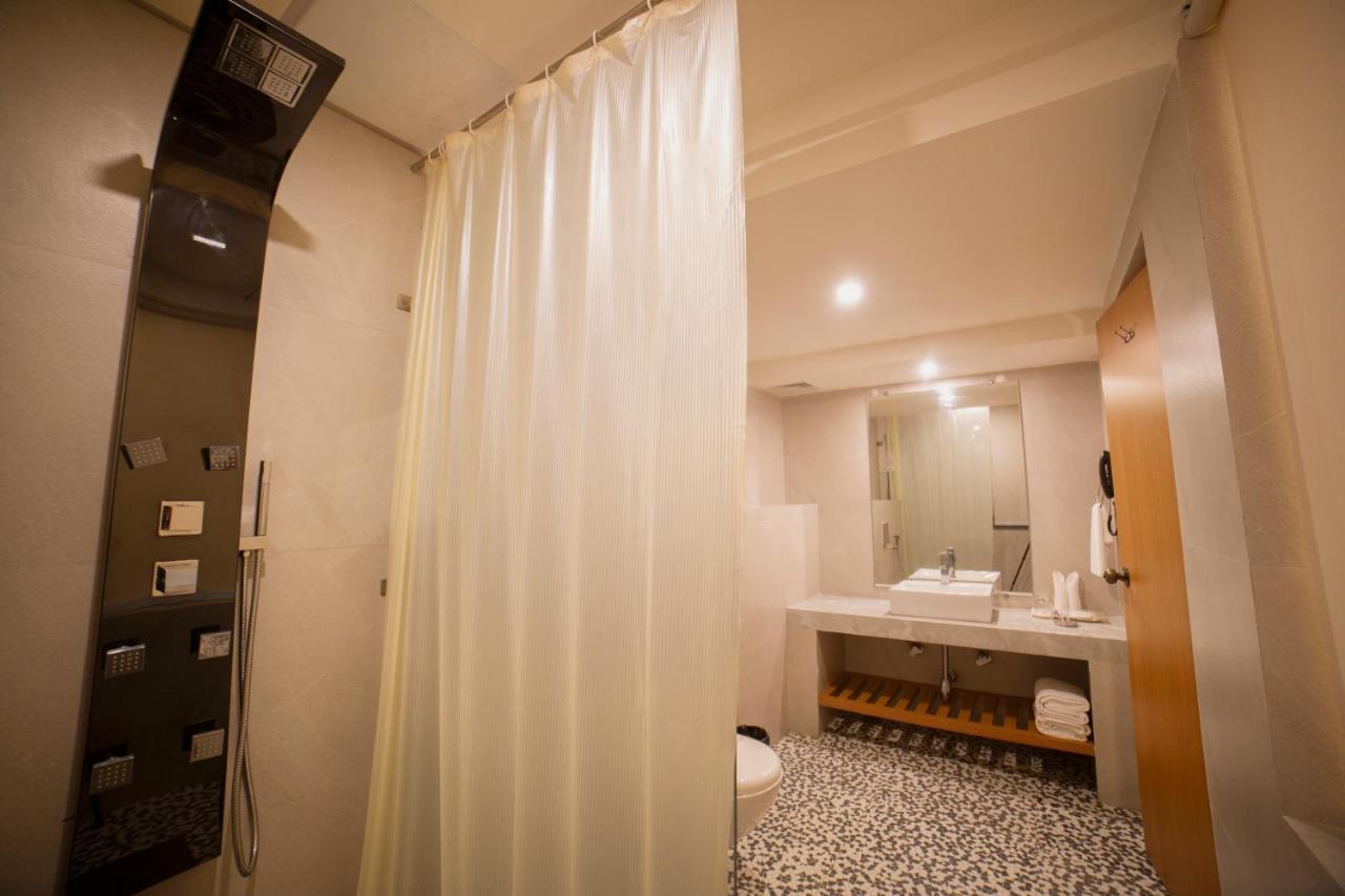 Abhyagama Hotel ดีกา ภายนอก รูปภาพ