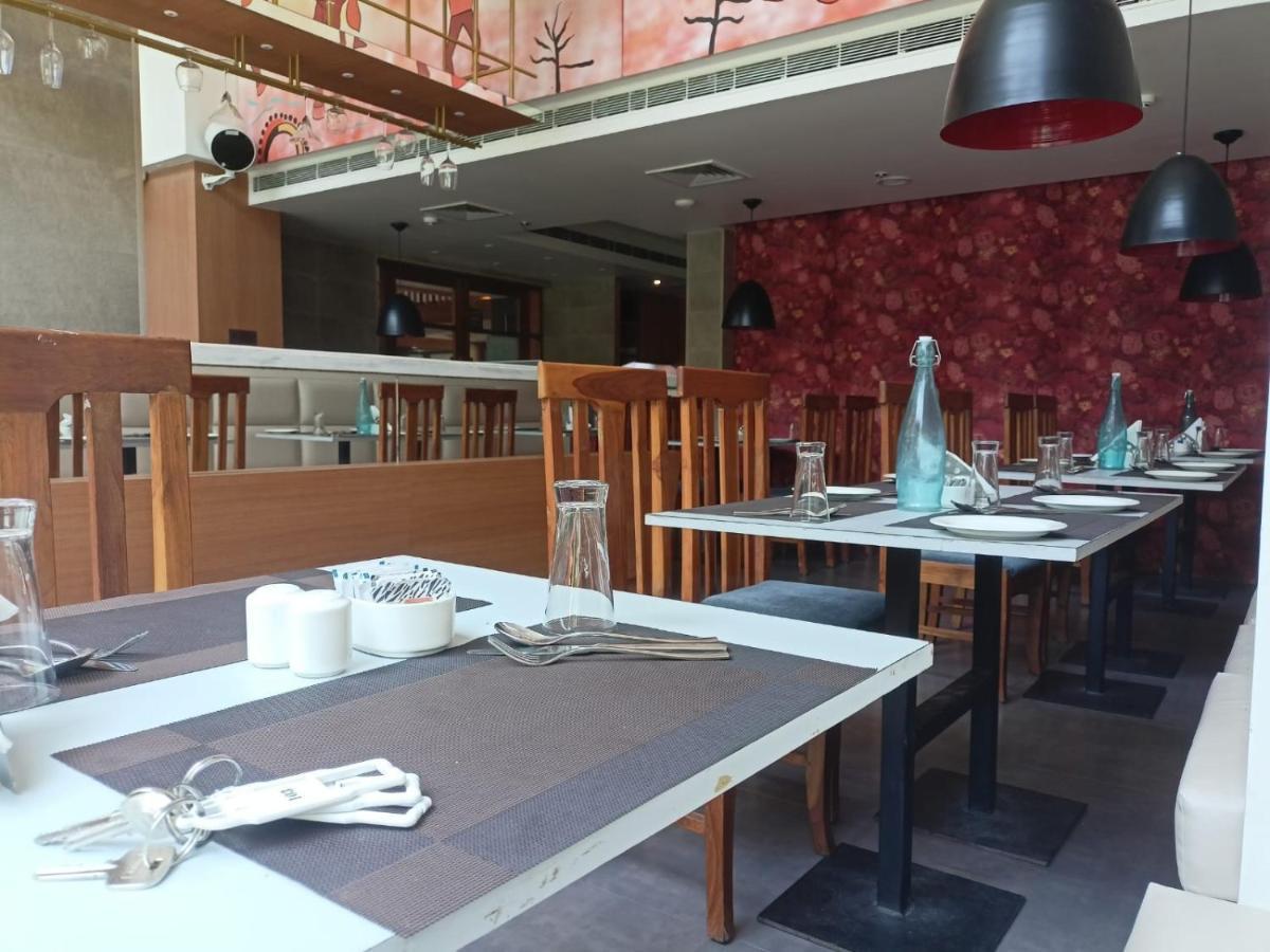 Abhyagama Hotel ดีกา ภายนอก รูปภาพ