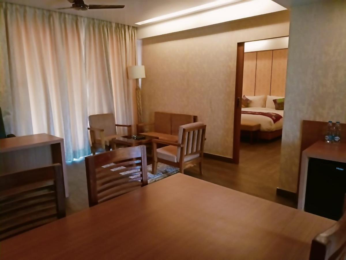 Abhyagama Hotel ดีกา ภายนอก รูปภาพ