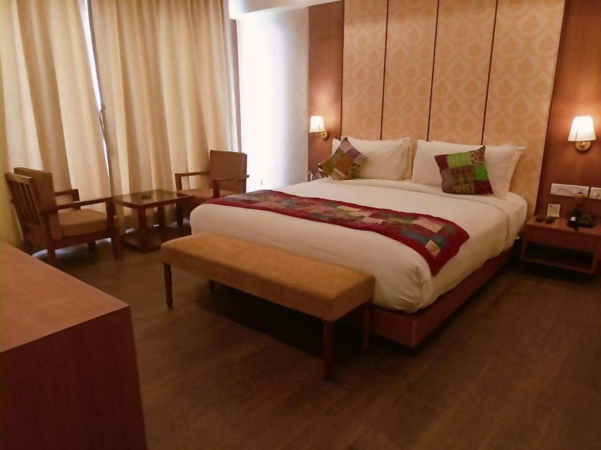 Abhyagama Hotel ดีกา ภายนอก รูปภาพ