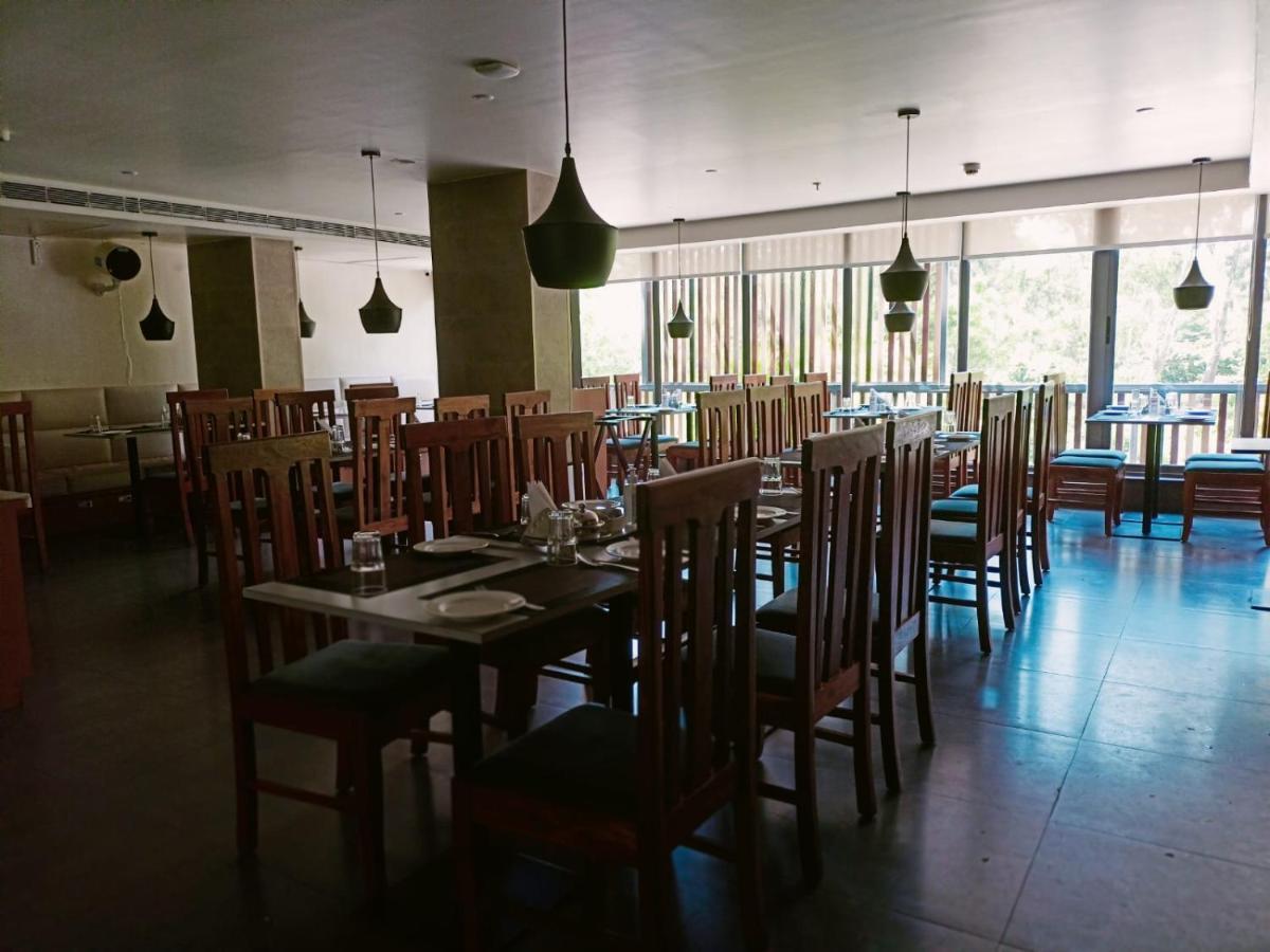 Abhyagama Hotel ดีกา ภายนอก รูปภาพ