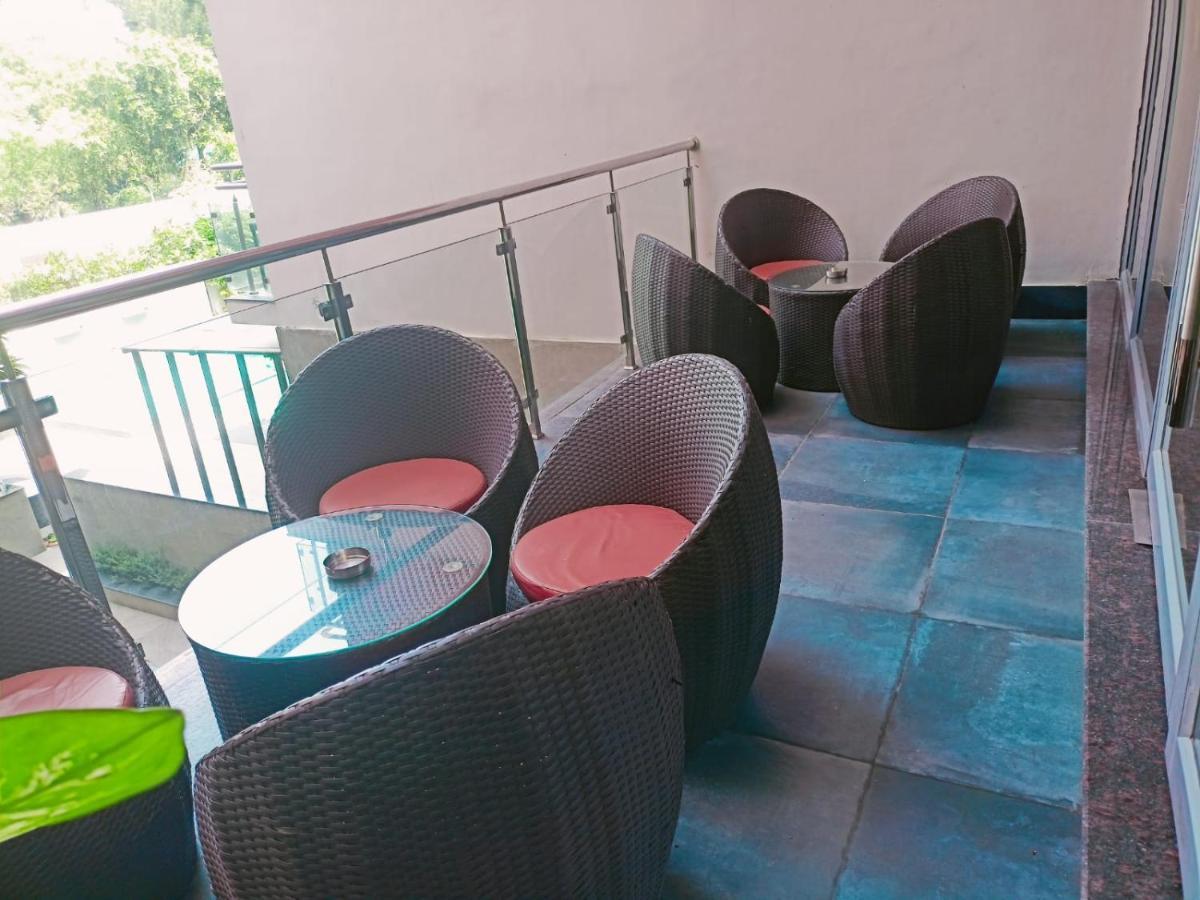Abhyagama Hotel ดีกา ภายนอก รูปภาพ